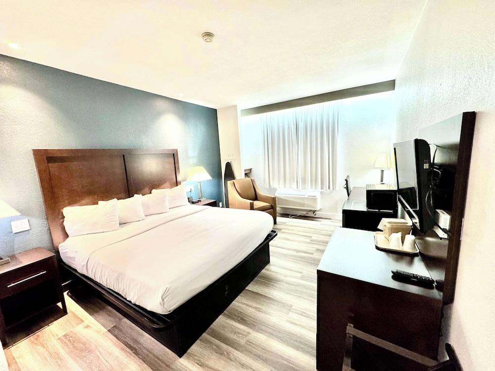 Baymont by Wyndham Richmond I-70 photo 5