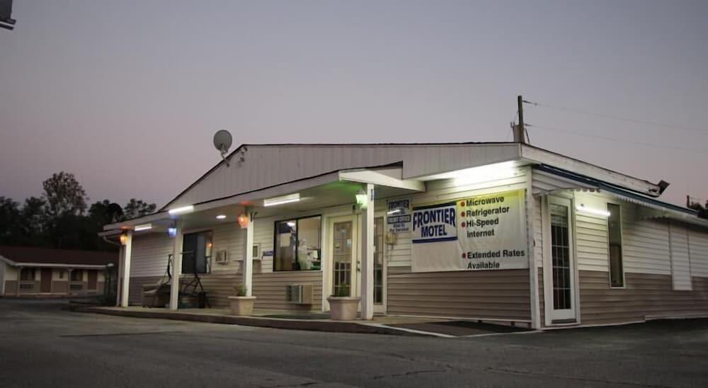 Frontier Motel photo 20