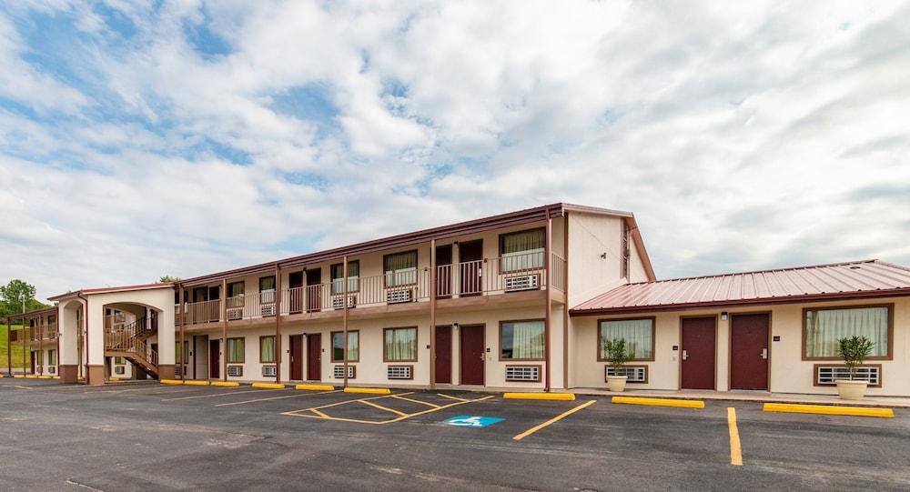 Red Roof Inn Buffalo, TX photo 27