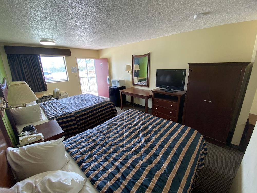 Rodeway Inn photo 15
