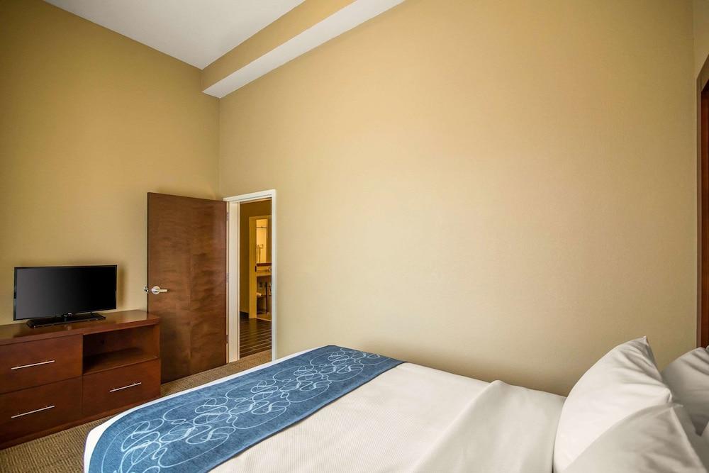 Comfort Suites Dodge City photo 12