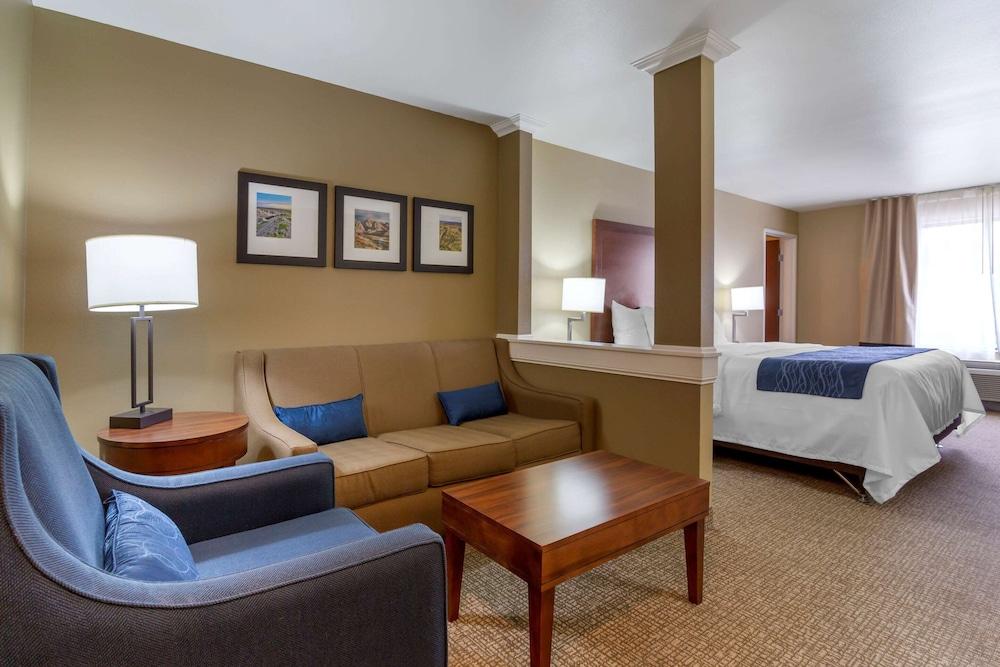 Comfort Inn & Suites Mandan - Bismarck photo 15