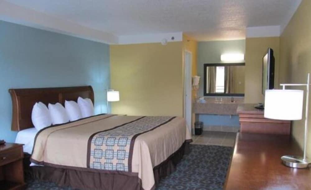 Econo Lodge photo 16