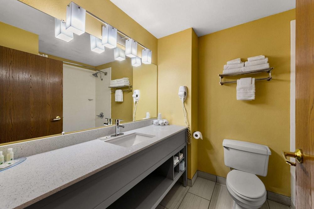 Quality Inn Warrensburg photo 20