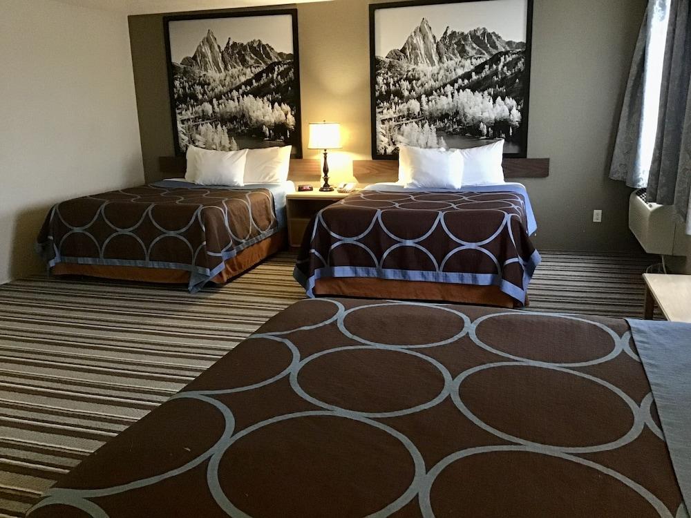 Super 8 by Wyndham Spokane/West photo 14