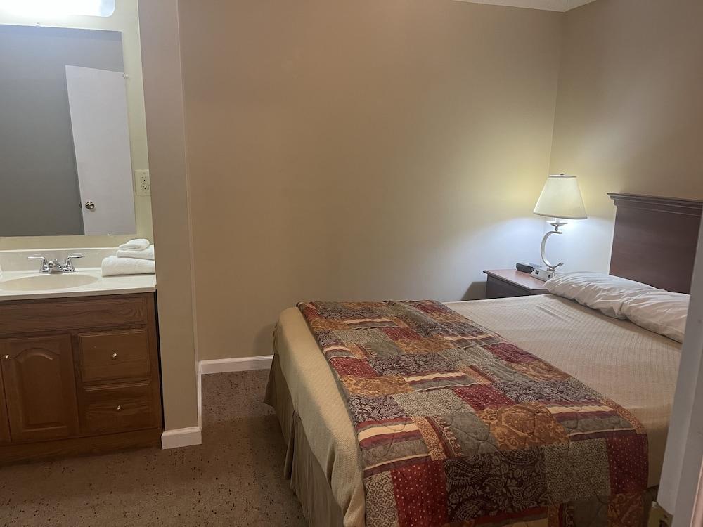 The Upper Pass Lodge at Magic Mountain photo 10