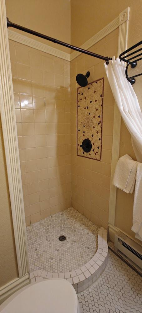 Nob Hill Inn photo 35