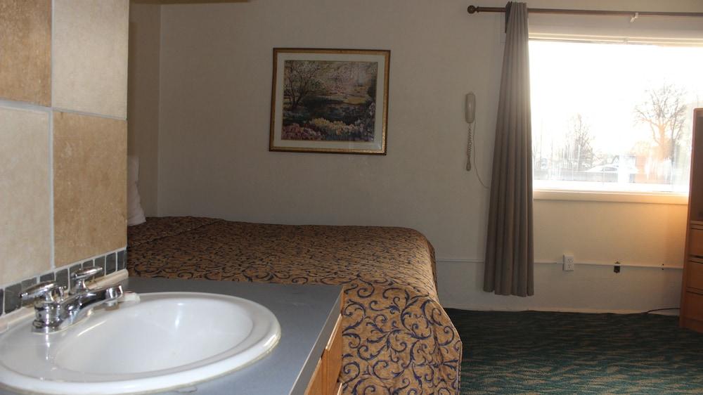 I-84 Motor Inn photo 10