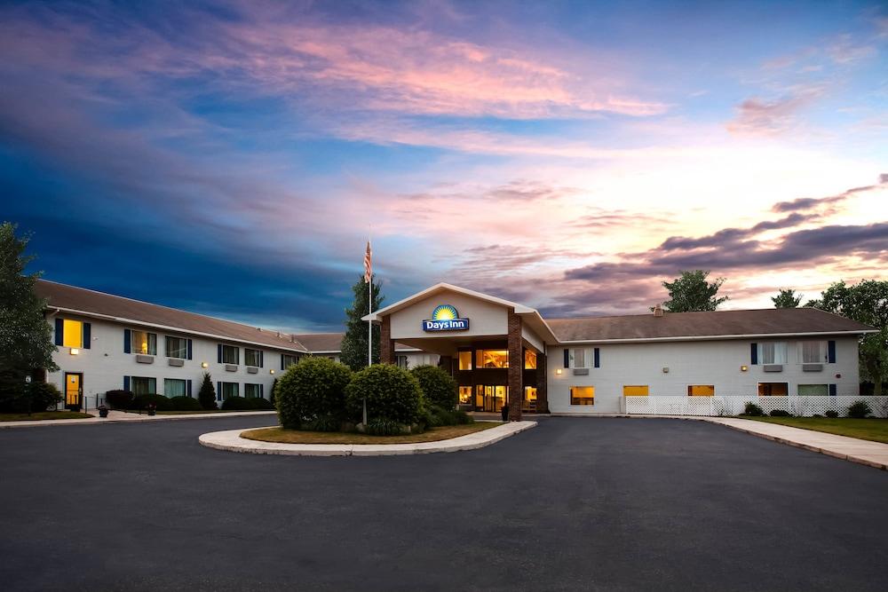 Days Inn by Wyndham Cadillac photo 18