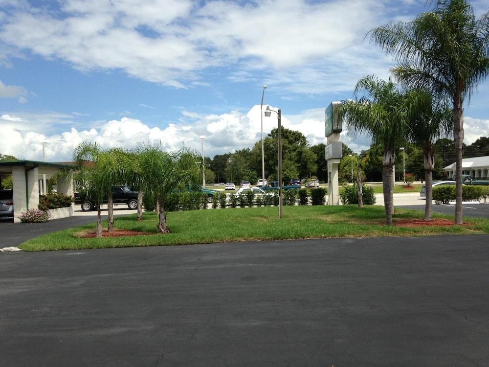 Economy Inn photo 2