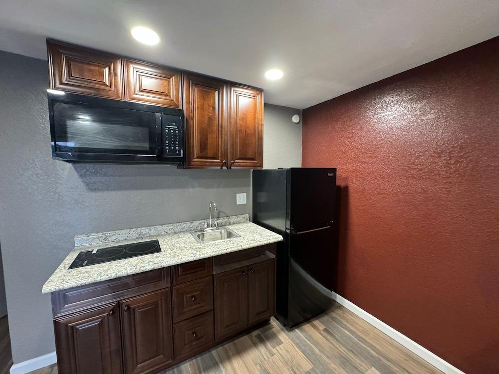 Residency Inn & Studios photo 8