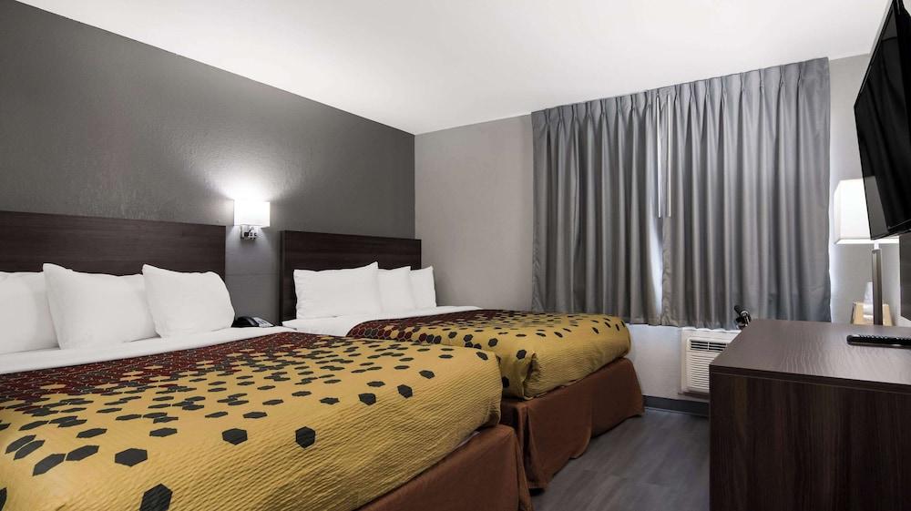 Econo Lodge Portage photo 12