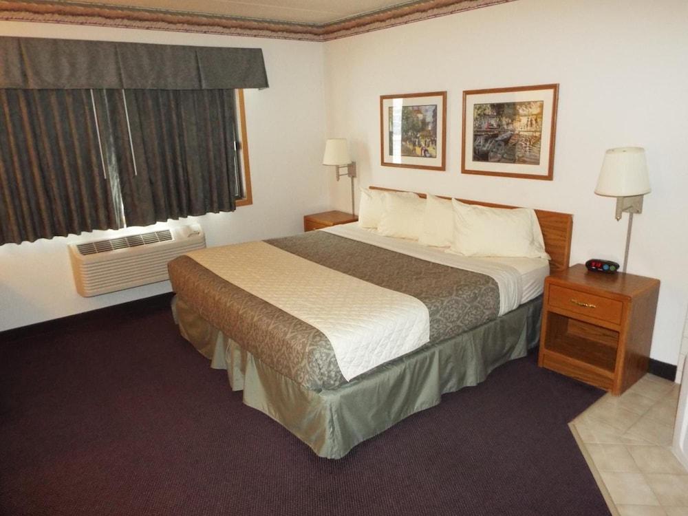 FairBridge Inn & Suites in Thorp, WI photo 12