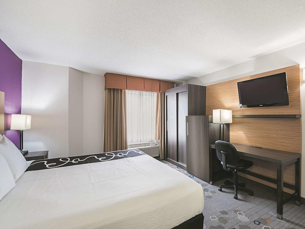 La Quinta Inn & Suites by Wyndham Minneapolis Northwest photo 6