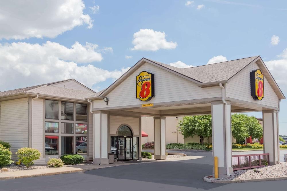 Super 8 by Wyndham Appleton photo 1