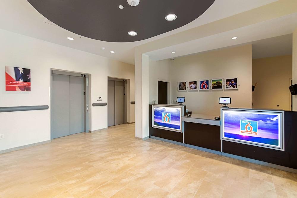 Studio 6 Austin, TX - Airport photo 7