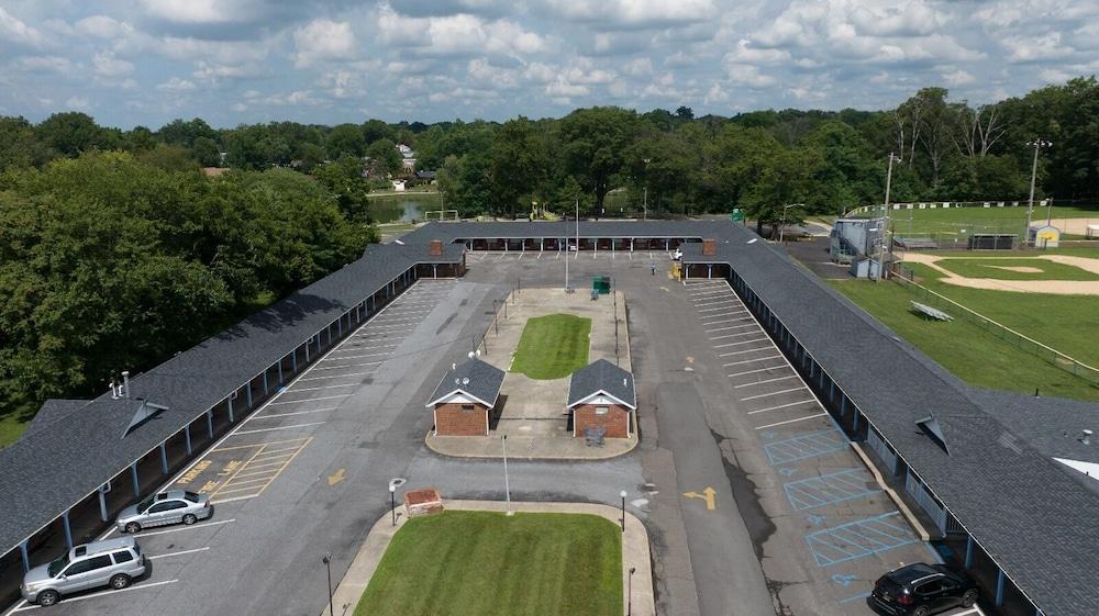 Budget Inn and Suites photo 12