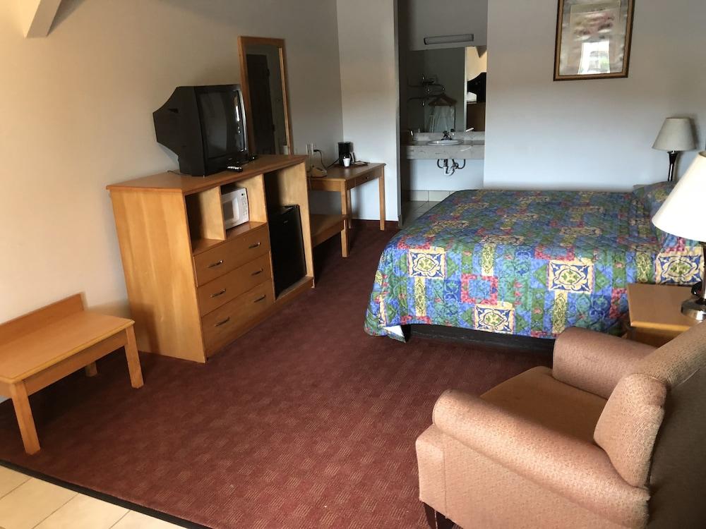 Whitesboro Inn & Suites photo 12