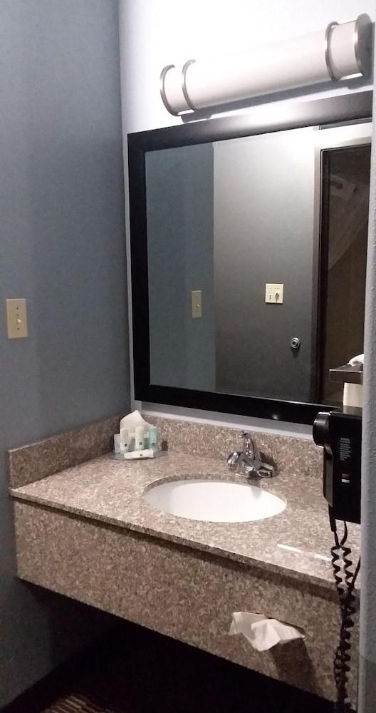 Quality Inn & Suites McCook photo 29
