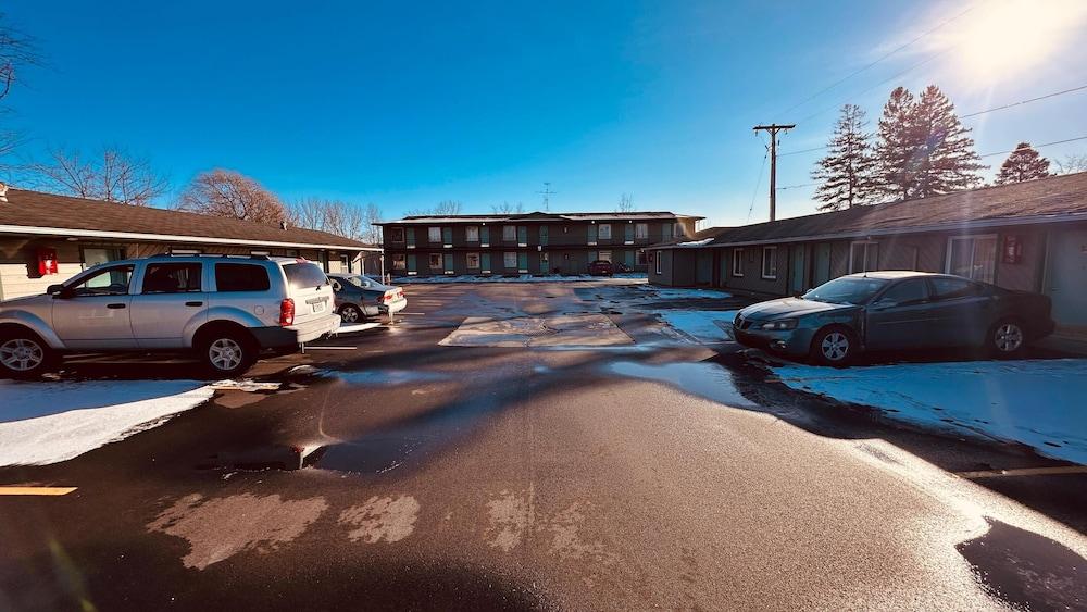 Curry’s Motel by OYO Saginaw MI photo 20