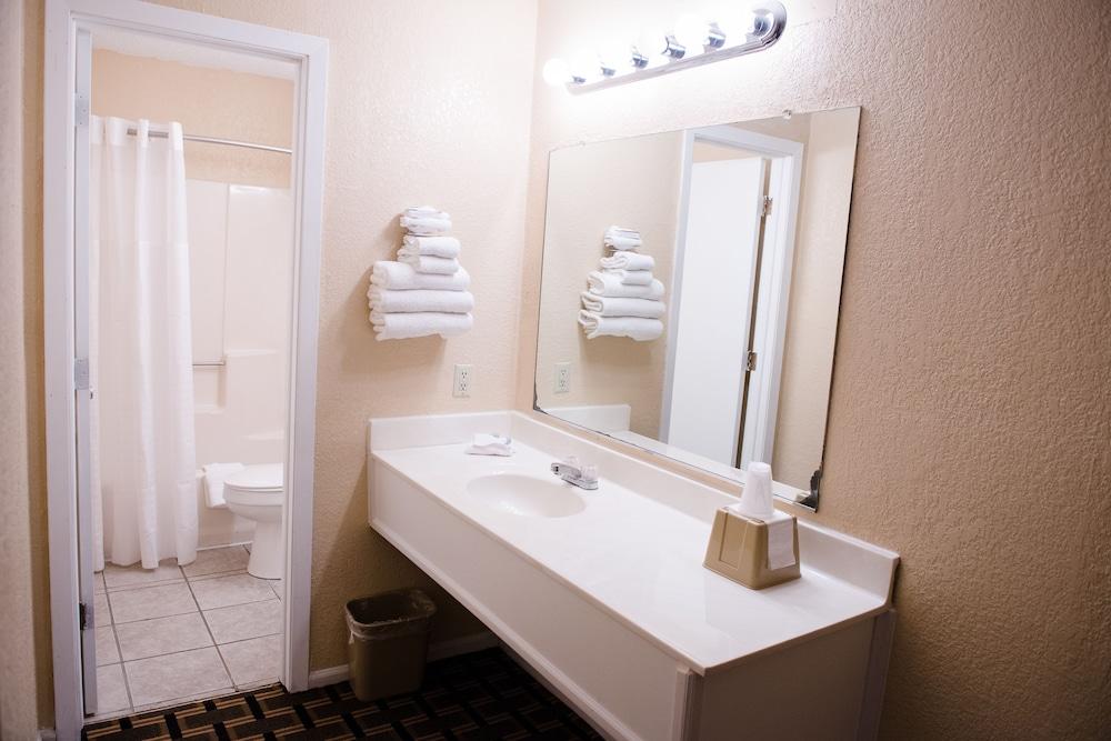 Grand View Plaza Inn & Suites photo 73