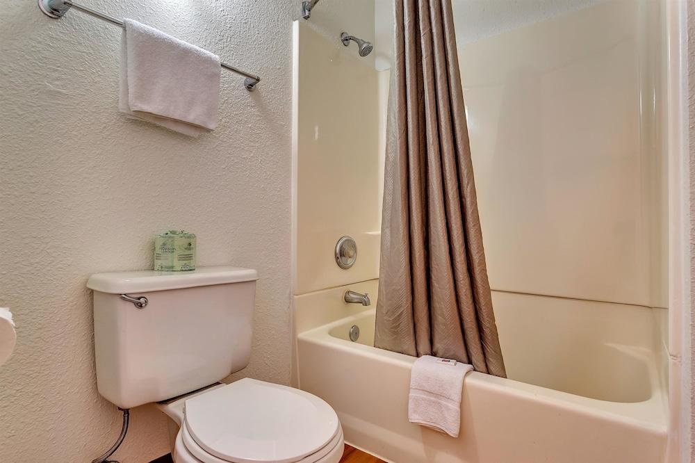 Motel 6 Vallejo, CA - Six Flags West photo 24