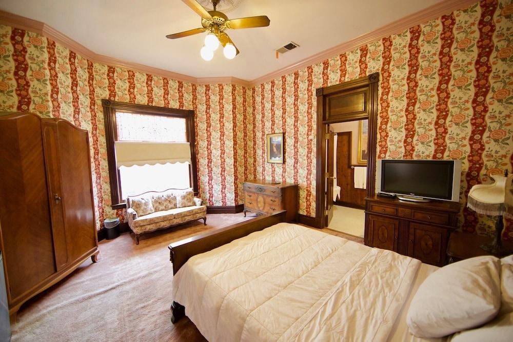 Irwin Street Inn photo 7
