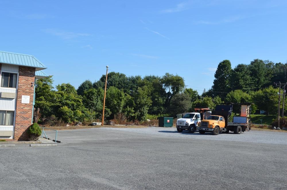Budget Inn of Claypool Hill photo 30