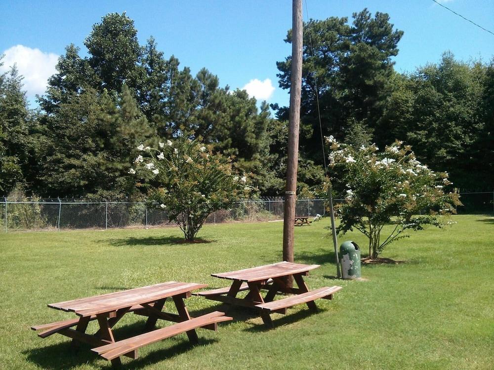 Guest Lodge Pageland photo 12