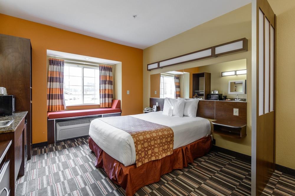 Microtel Inn & Suites by Wyndham Greenville/University Medic photo 16