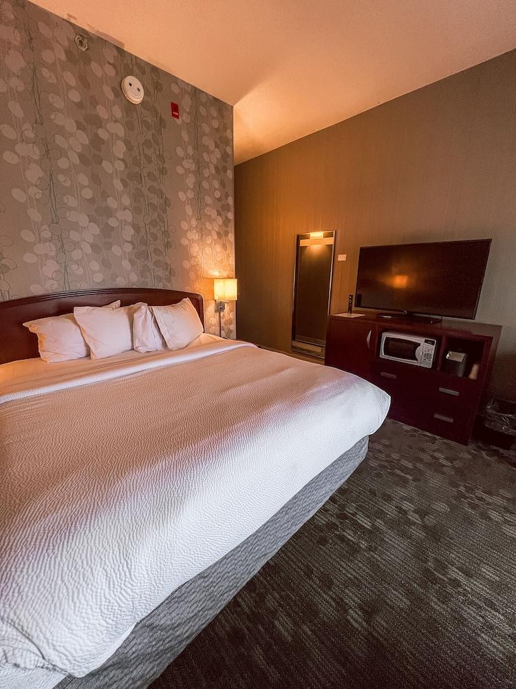 Country Inn & Suites by Radisson, Columbus-Edinburgh photo 36