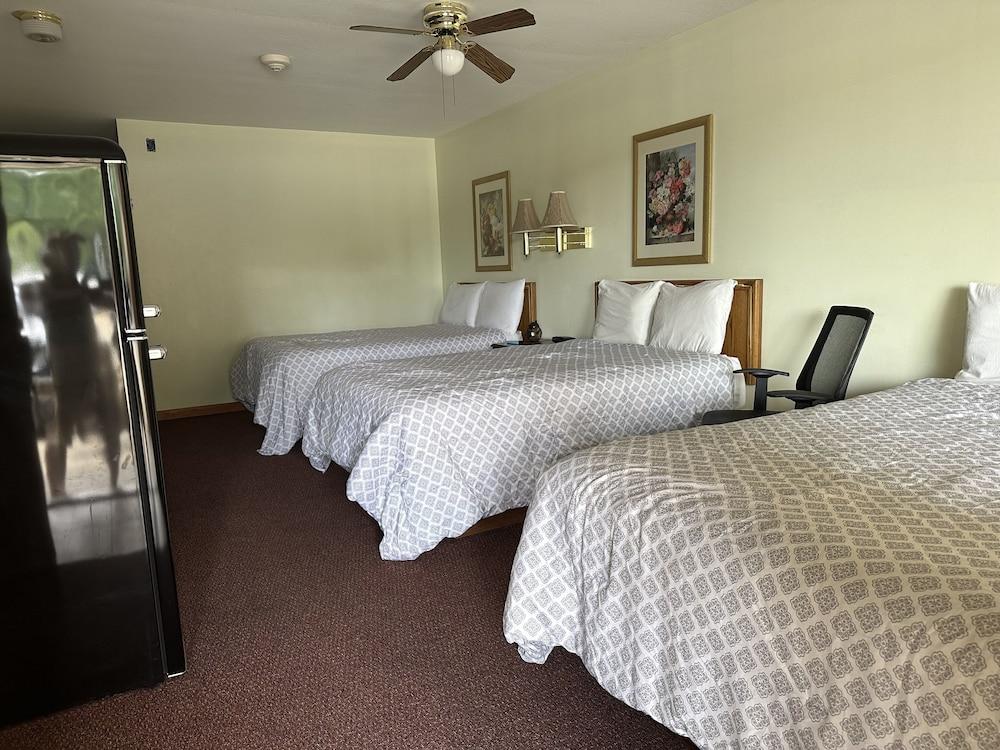 Four Seasons Motel photo 12