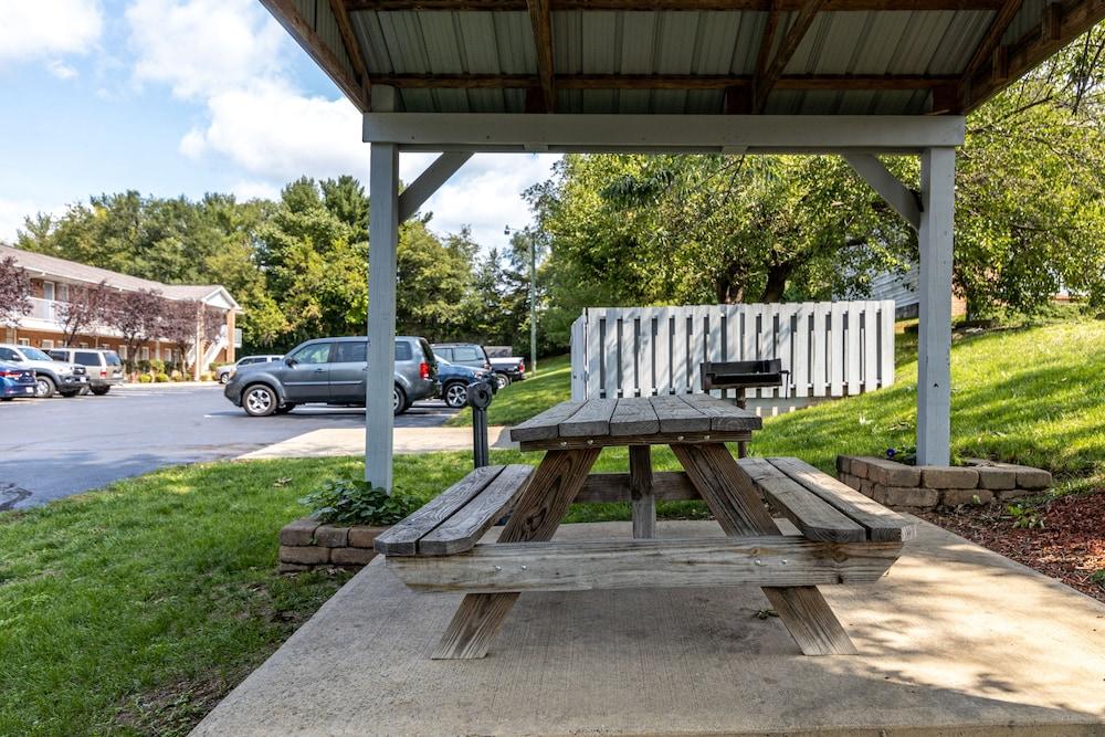 Affordable Suites of America Harrisonburg photo 47