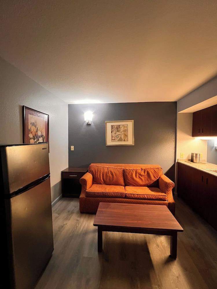 BlissPoint Inn & Suites photo 13