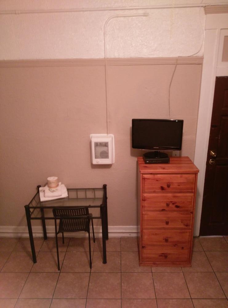 Monterey Inn Hotel photo 11