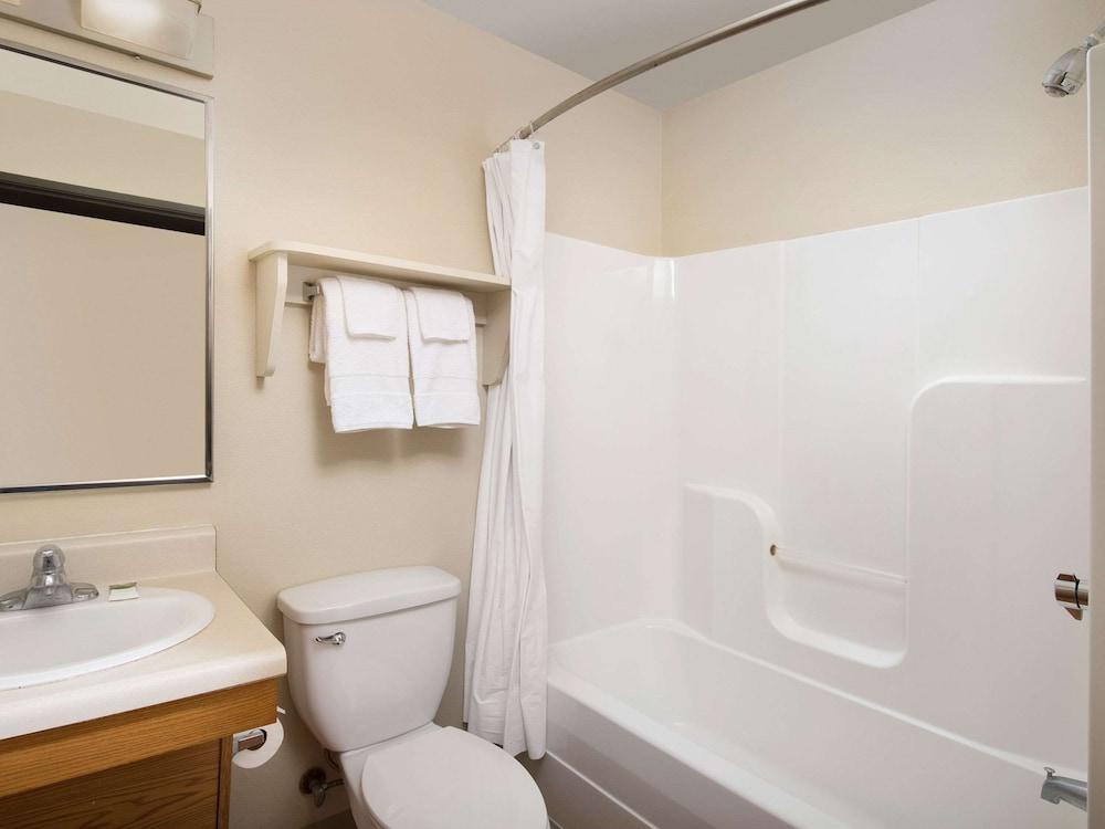 WoodSpring Suites Williston photo 33