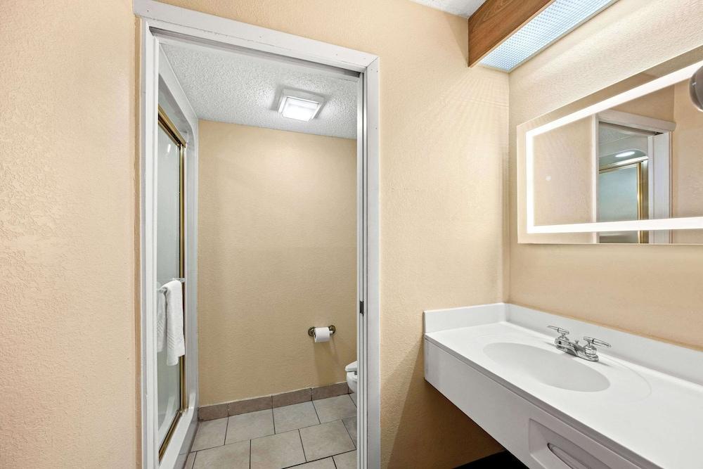 Econo Lodge London North photo 19