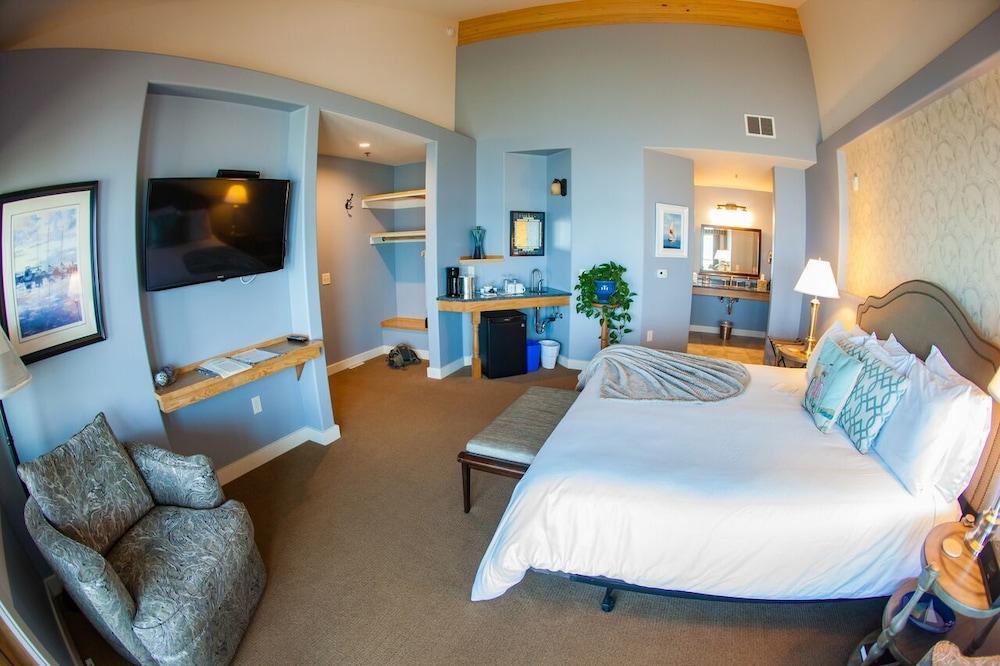 Blue Wave Inn photo 38