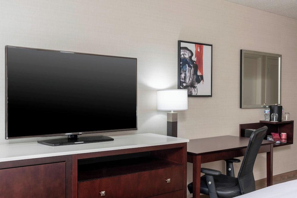 Delta Hotels by Marriott Kalamazoo Conference Center photo 9