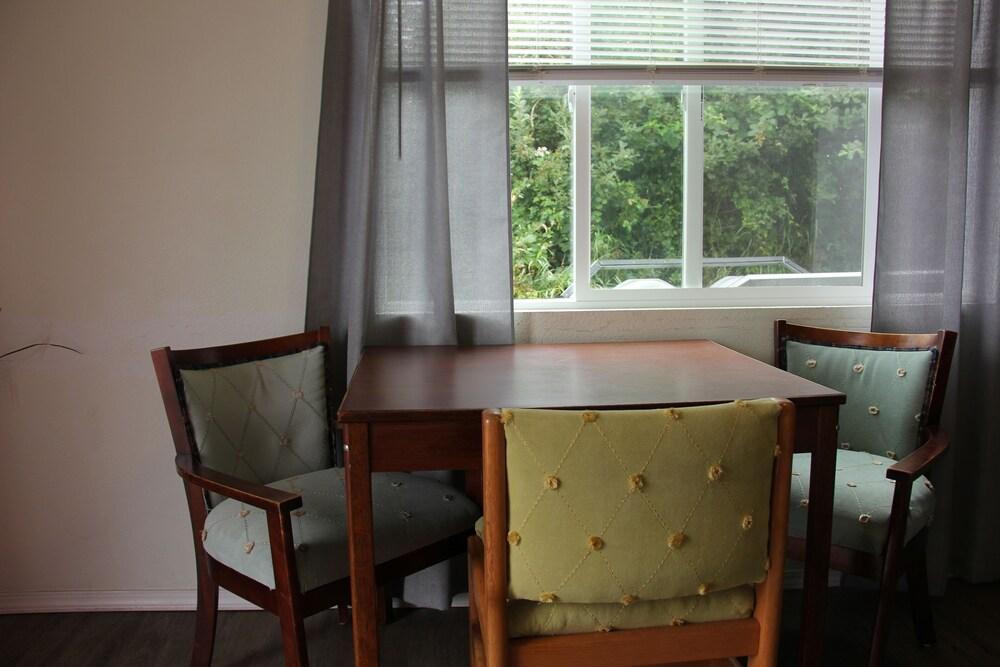 Mariner's Cove Inn photo 7