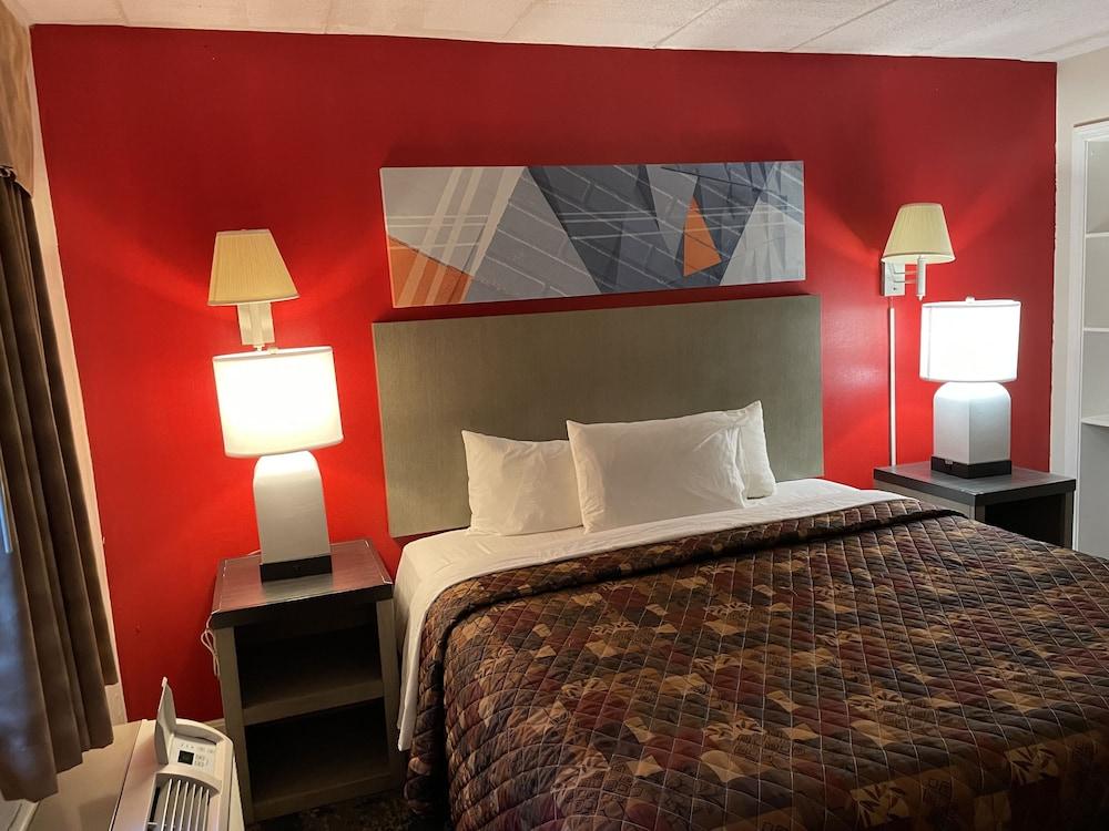 Gold Star Inn & Suites photo 9