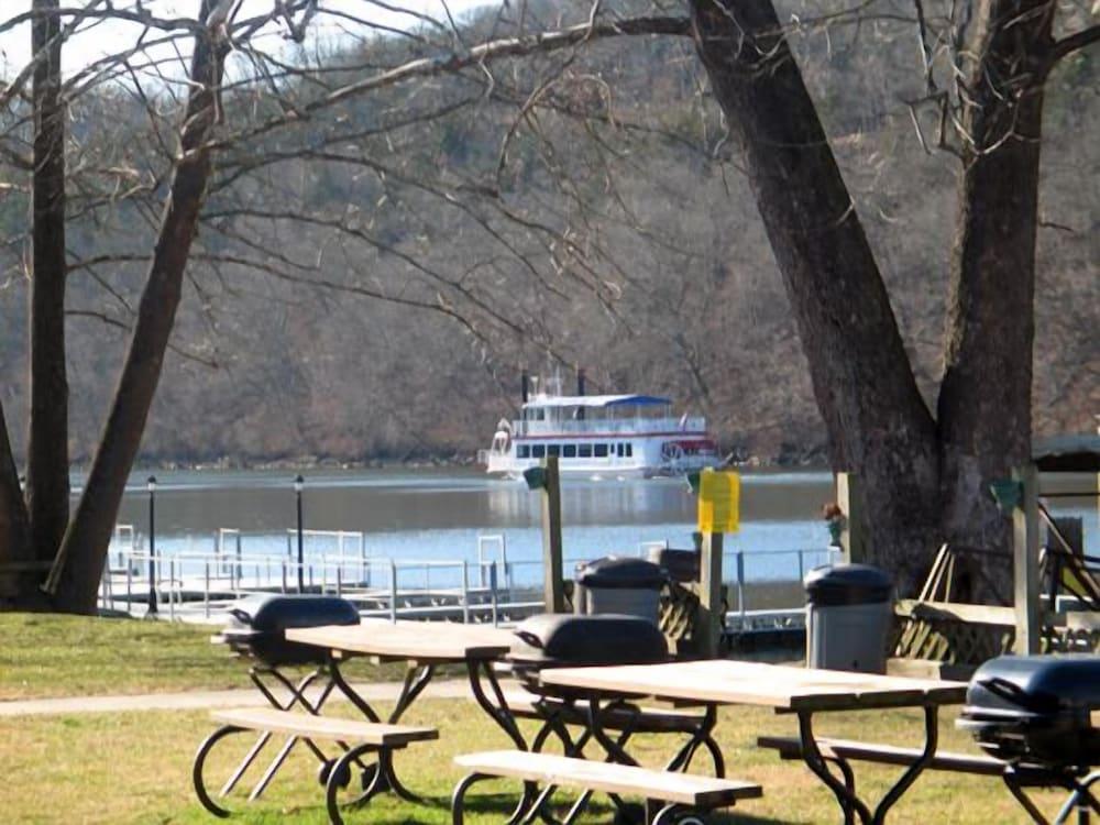 Taneycomo Lakefront Resort photo 20