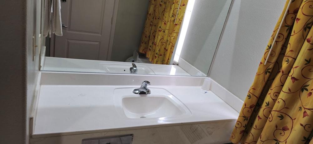 Texas Inn and Suites RGV photo 98