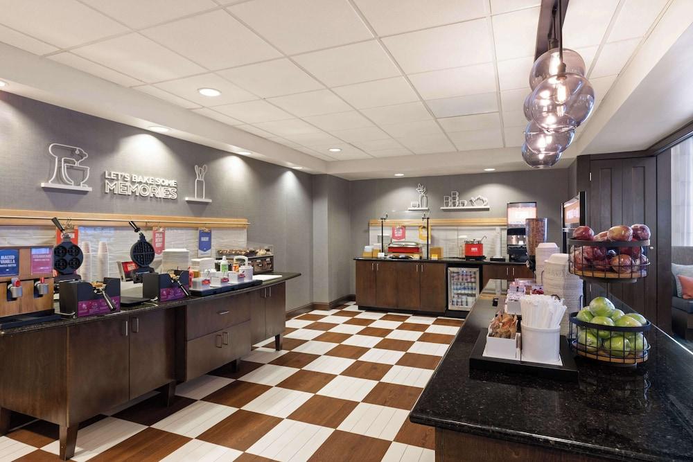 Hampton Inn & Suites Savannah-Airport photo 27