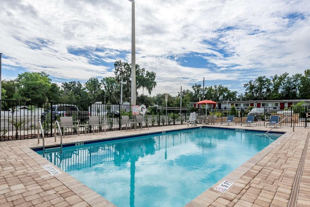 Comfort Suites Gainesville near University photo 30