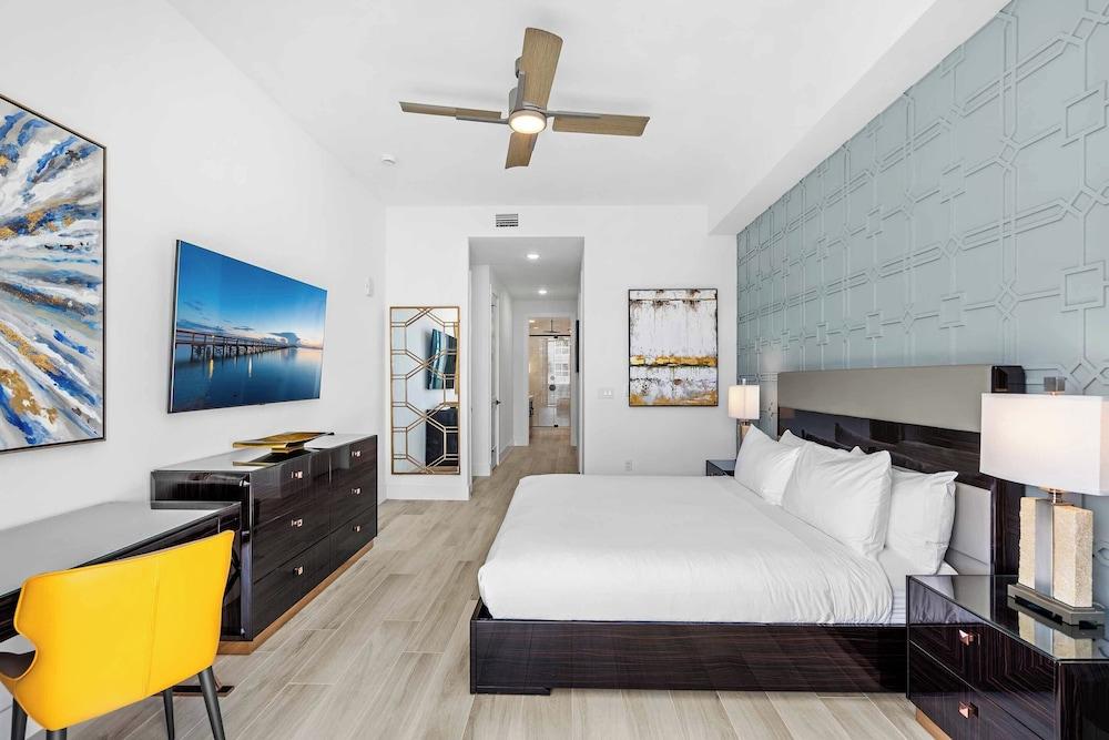 Harbor Island Beach Club by Villatel photo 9