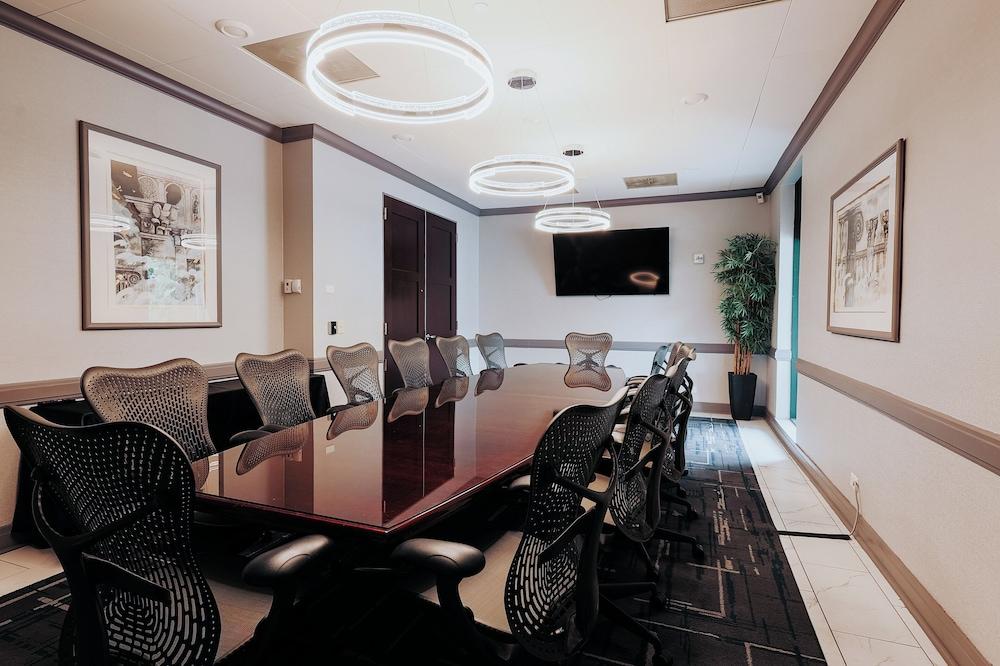 DoubleTree Suites by Hilton Htl & Conf Cntr Downers Grove photo 63