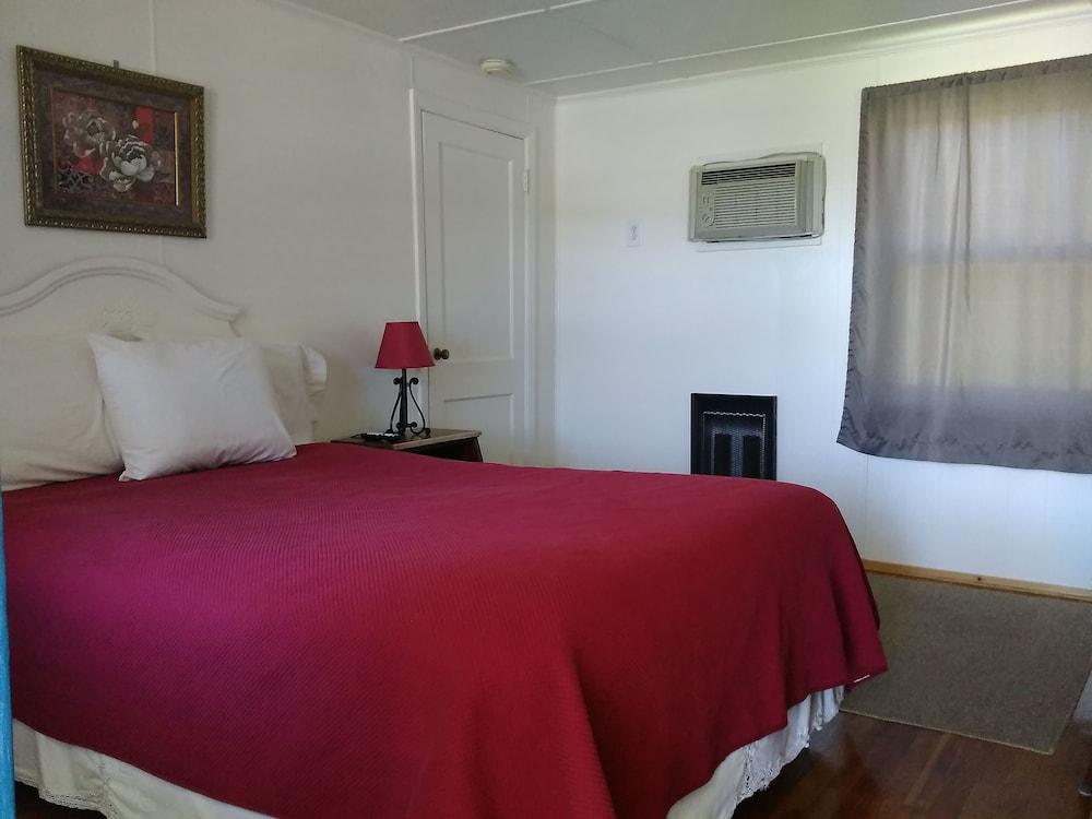 Clarketon Motel photo 27
