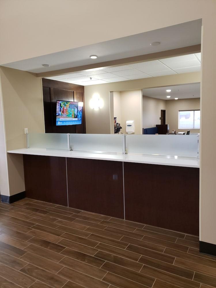 Comfort Suites Sioux Falls Mall District photo 18