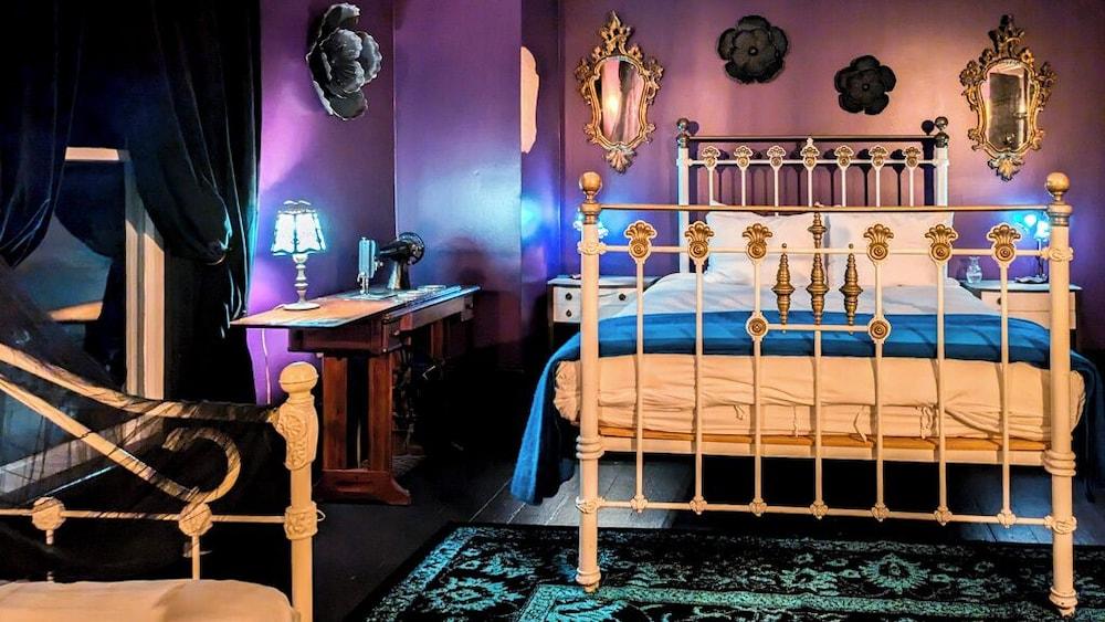 The Weller House photo 44